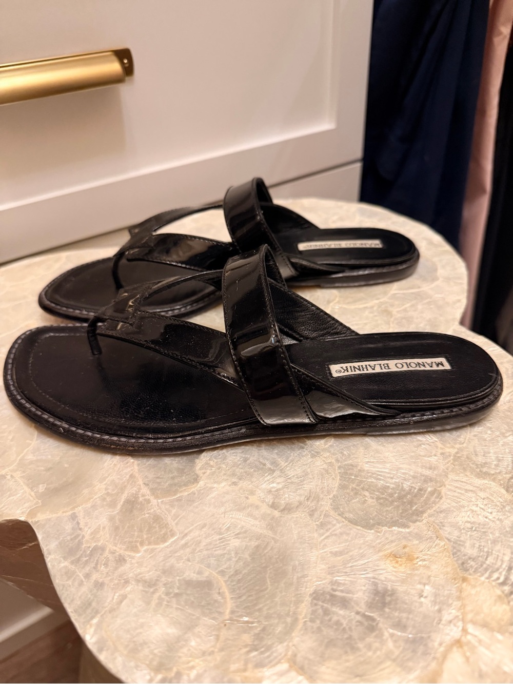 Manolo Blahnik Black Patent Leather V strap Sandals 37.5 - Picture 4 of 6